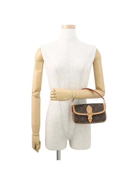 Louis Vuitton Handbag Monogram Nano Diane Bag 2-Way - Picture 4 of 10